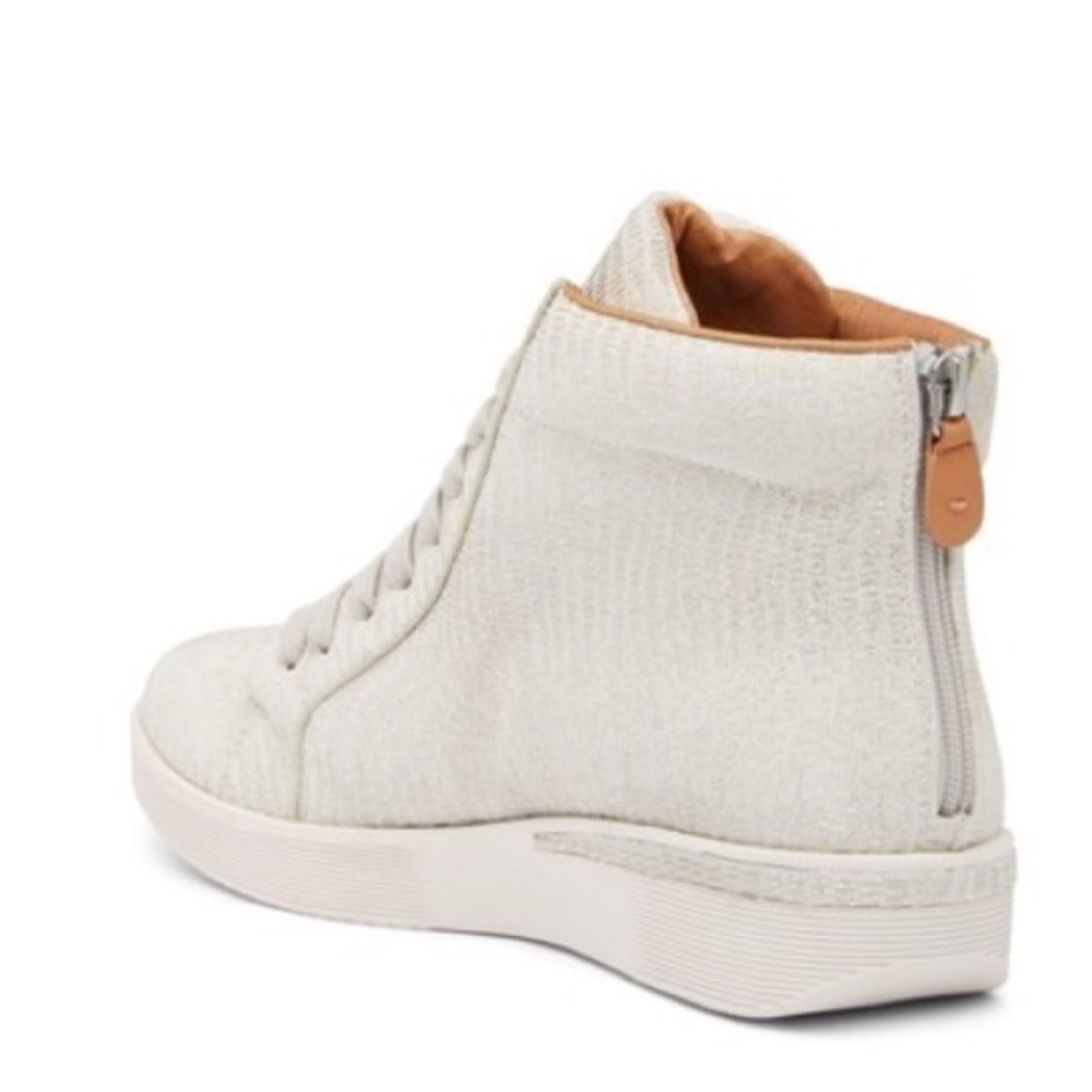 KENNETH COLE Helka Metallic High-Top Sneaker! - Picture 3 of 7